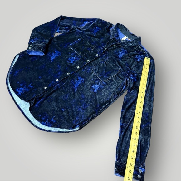 Anthropologie Pilcro Size 8 Mara Relaxed Velvet Buttondown Blue Motif Velvet - Picture 11 of 13